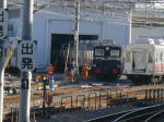 …9004F、デキを連結したまま入場線へ。