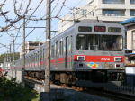 こどもの国線を走る9006F。これも違和感大有りです。